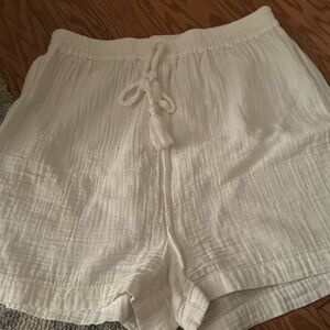 Muslin white shorts medium
